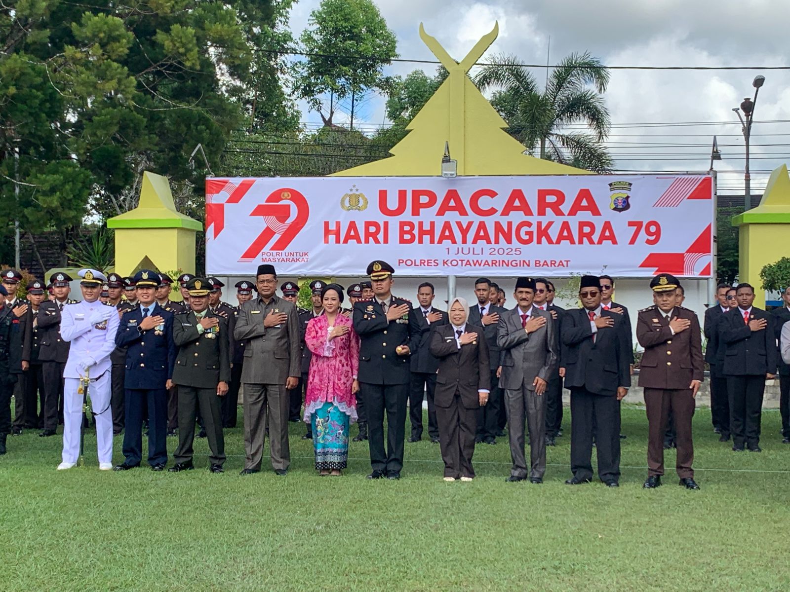hari bhayangkara 8
