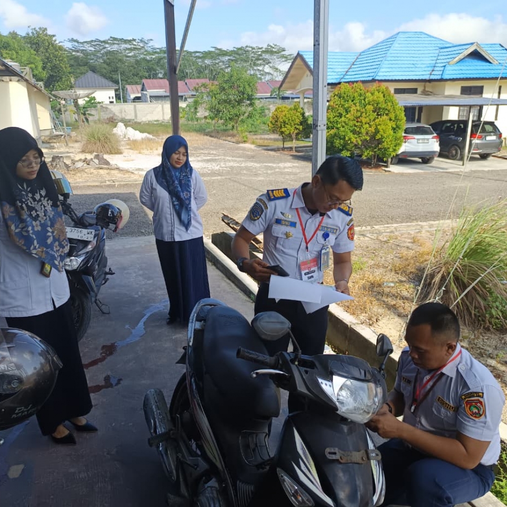 Sebelum Dilelang, Kendaraan Dinas PA Pangkalan Bun Dipastikan Layak melalui Pemeriksaan Bersama Dinas Perhubungan Kab. Kotawaringin Barat
